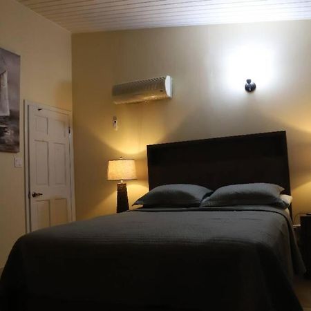 A Beautiful Villa In A Prime Location Of Jolly Jolly Harbour Exterior photo