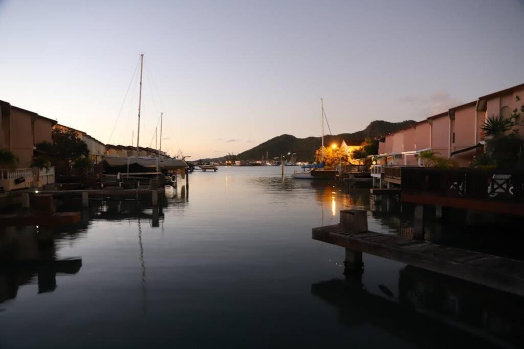 A Beautiful Villa In A Prime Location Of Jolly Jolly Harbour Exterior photo